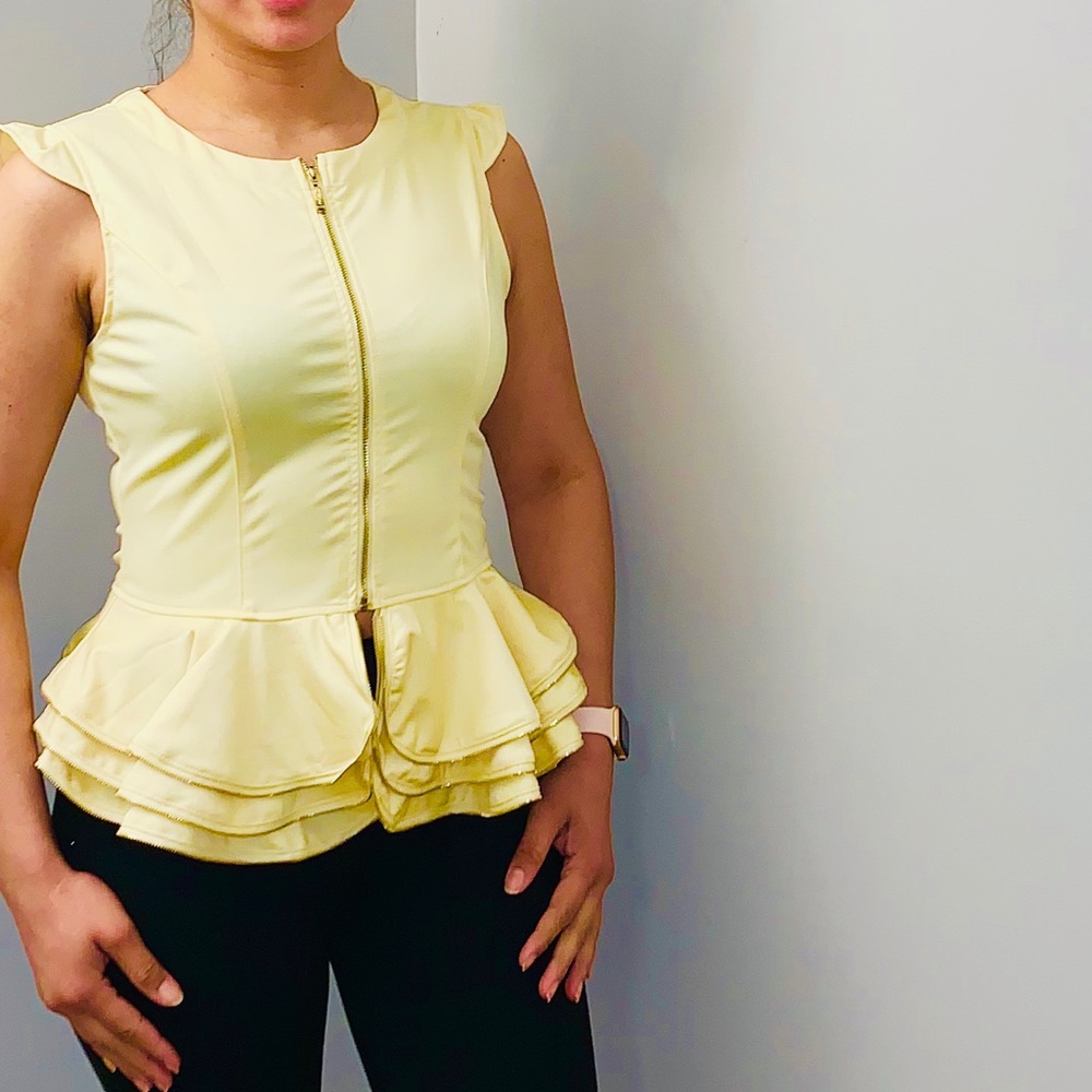 Yellow front zíper top/medium & small.